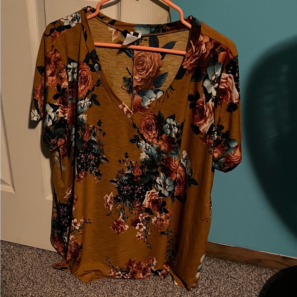 Glitzy Girlz Boutique - Mustard Floral t-shirt 2XL NWOT